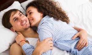 באיזו תדירות זוגות 'רגילים' מקיימים יחסי מין?